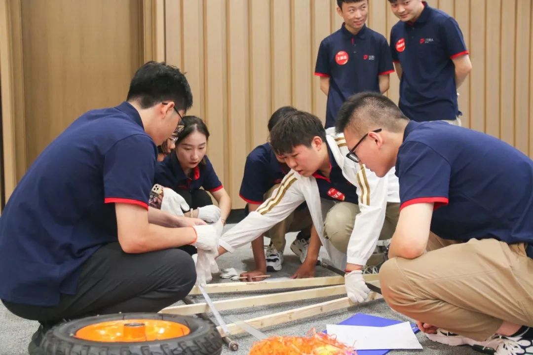 我们一起奔赴山海，领跑未来！