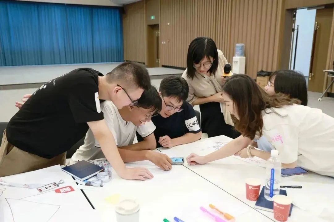 我们一起奔赴山海，领跑未来！