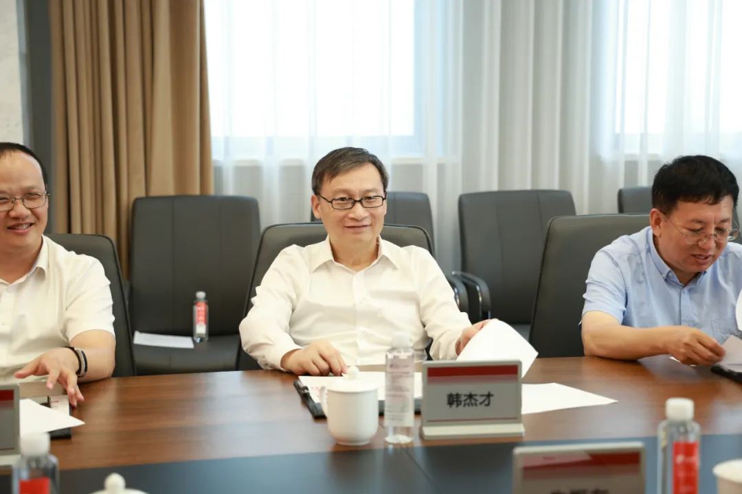 中国科学院院士、哈尔滨工业大学校长韩杰才一行莅临AG旗舰厅考察指导